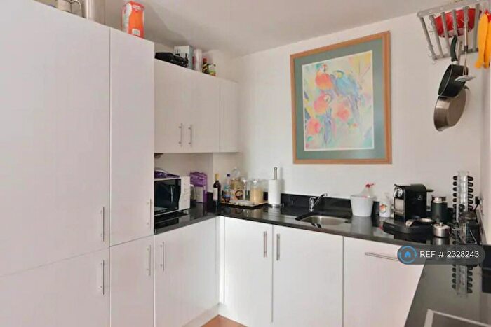 1 Bedroom Flat To Rent In Aquarelle House, London, EC1V