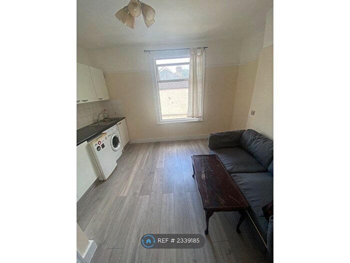 Studio To Rent In Garrett Lane, London, SW18