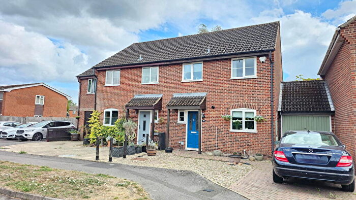 3 Bedroom Semi-Detached House For Sale In Craven Road, Newbury, RG14