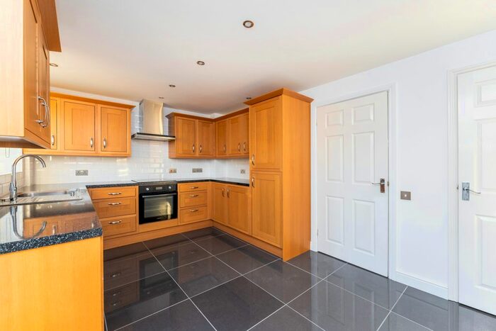 3 Bedroom End Of Terrace House To Rent In Blunden Drive, Slough, SL3