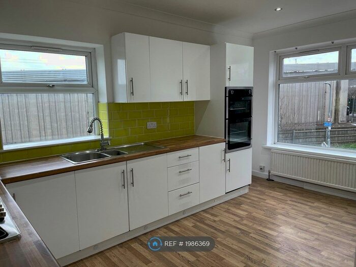 2 Bedroom Flat To Rent In Studley Drive, Ilford, IG4