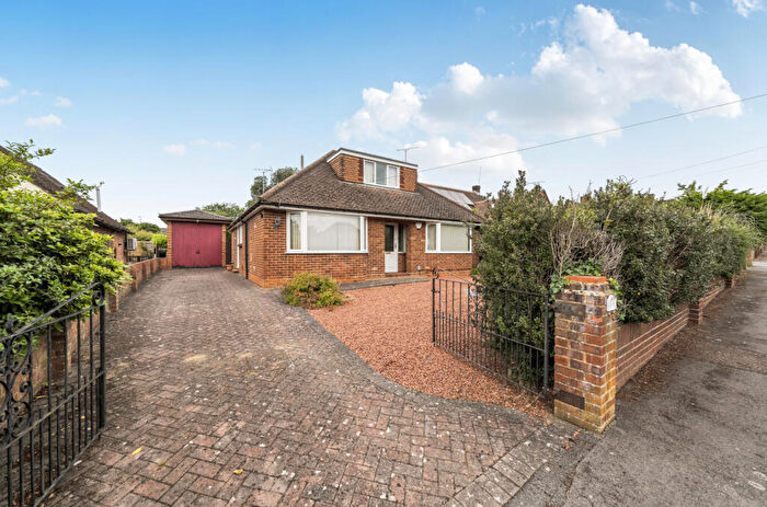 3 Bedroom Bungalow For Sale In Hilltop Road, Earley, Reading, RG6