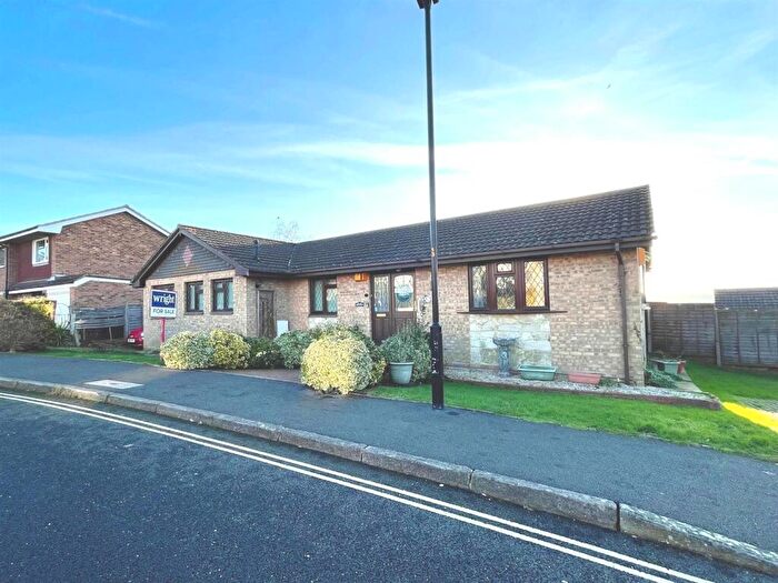 4 Bedroom Detached Bungalow For Sale In Old Road, East Cowes, PO32