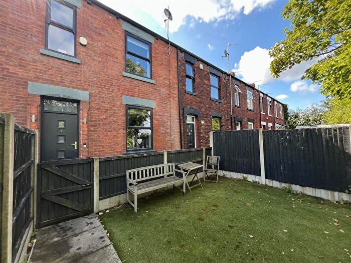 3 Bedroom Terraced House For Sale In Towns View, Stalybridge, SK15