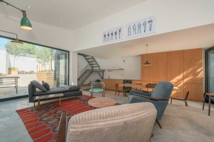 1 Bedroom Detached House To Rent In Rainham Road, London, NW10