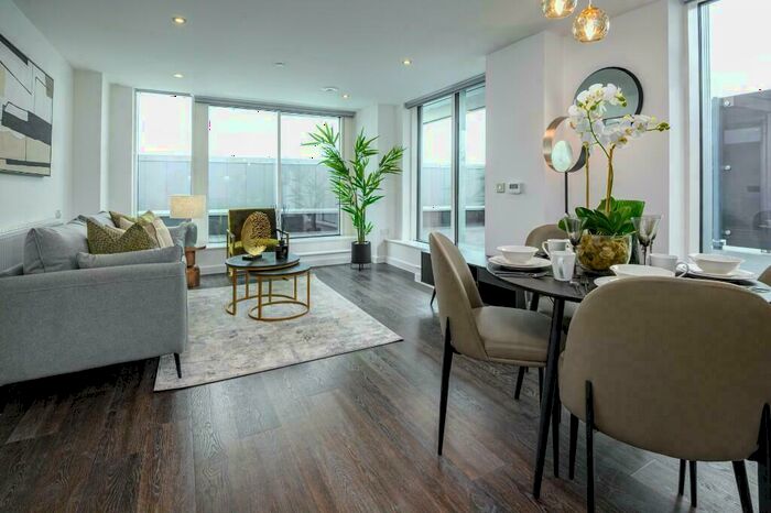 2 Bedroom Apartment To Rent In Centenary Plaza, Southampton, Hampshire, SO19