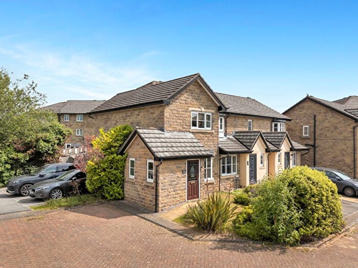 2 Bedroom End Of Terrace House For Sale In Baildon Way, Skelmanthorpe, HD8