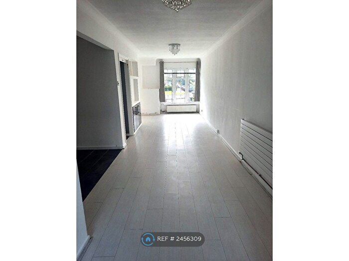 3 Bedroom Terraced House To Rent In Whitehouse Avenue, Borehamwood, WD6