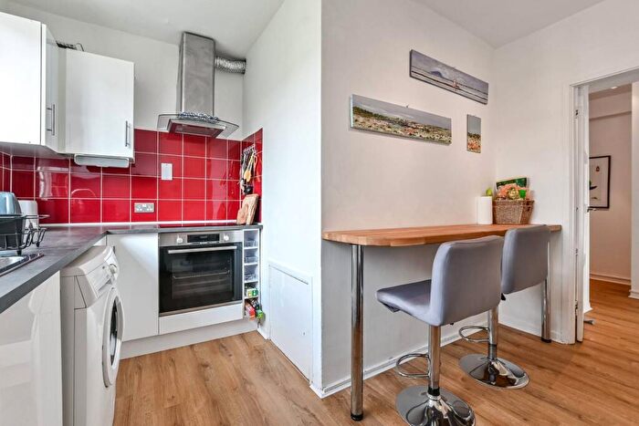 2 Bedroom Flat To Rent In Kingsmill Terrace, St John's Wood, London, NW8