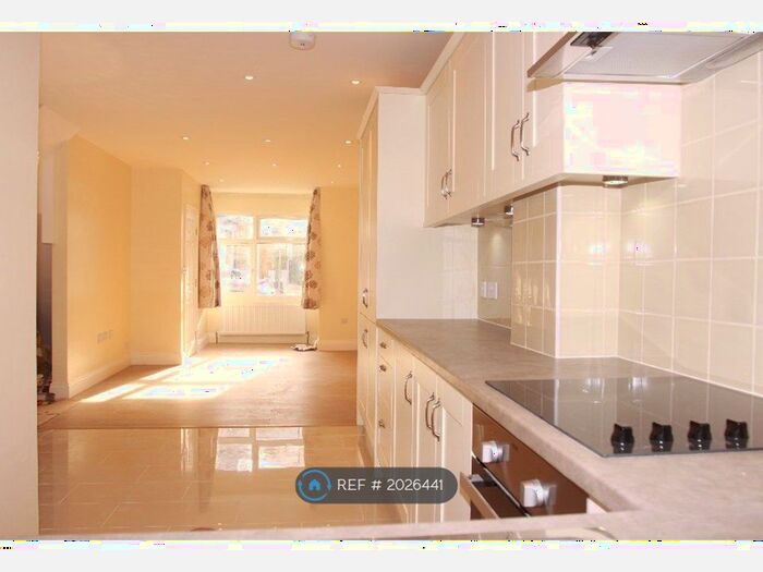 3 Bedroom End Of Terrace House To Rent In Edward Rd, Coulsdon Town, CR5