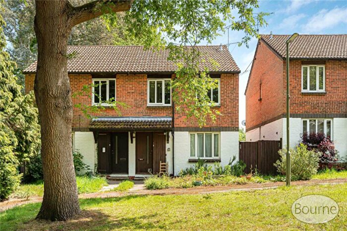 1 Bedroom Maisonette For Sale In Overthorpe Close, Knaphill, Woking, Surrey, GU21