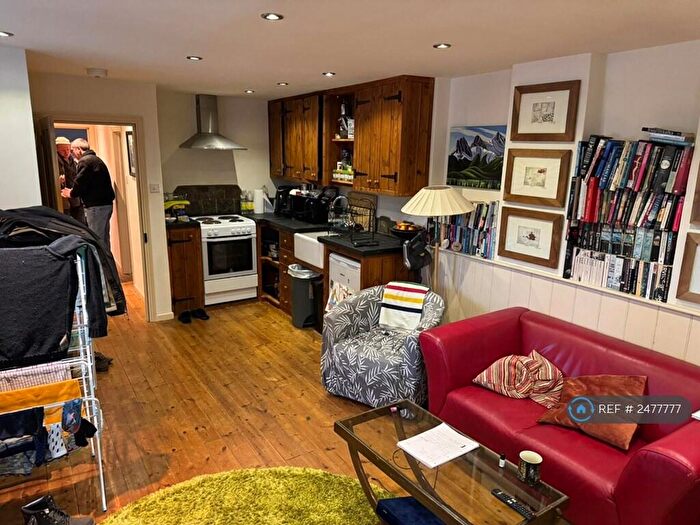 1 Bedroom Flat To Rent In Barrington Street, Tiverton, EX16