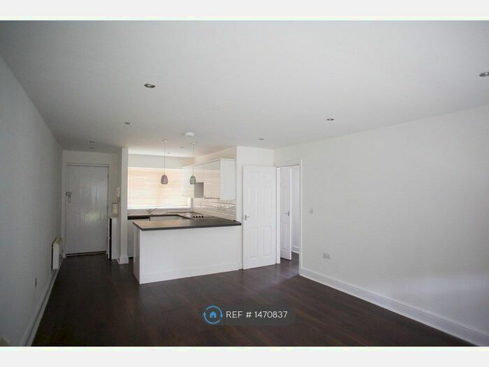 2 Bedroom Flat To Rent In Lawngreen Avenue, Manchester, M21