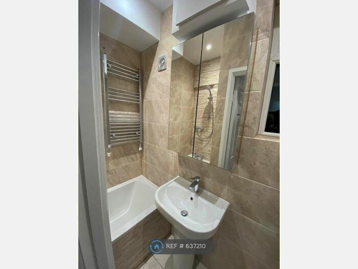 3 Bedroom Semi-Detached House To Rent In Galsworthy Road, Sheffield, S5