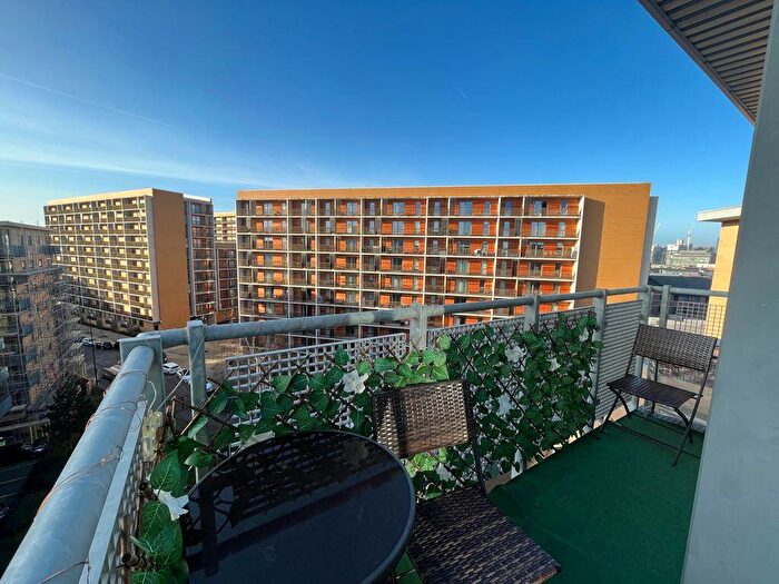 2 Bedroom Flat To Rent In City Walk, LS11