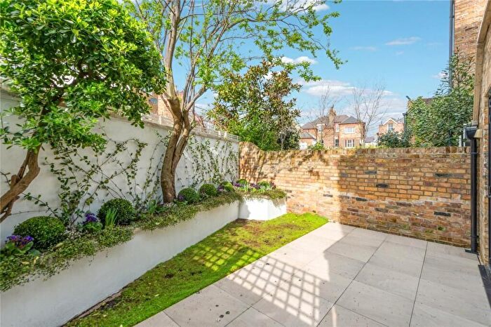 3 Bedroom Flat To Rent In Fulham Park Gardens, London, SW6