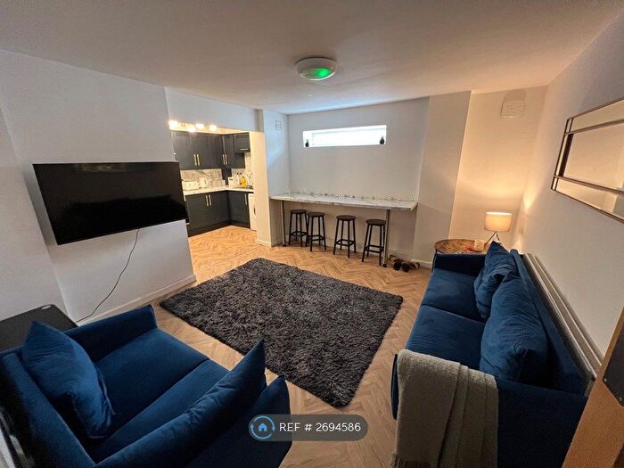 4 Bedroom Flat To Rent In County Road, Ormskirk, L39