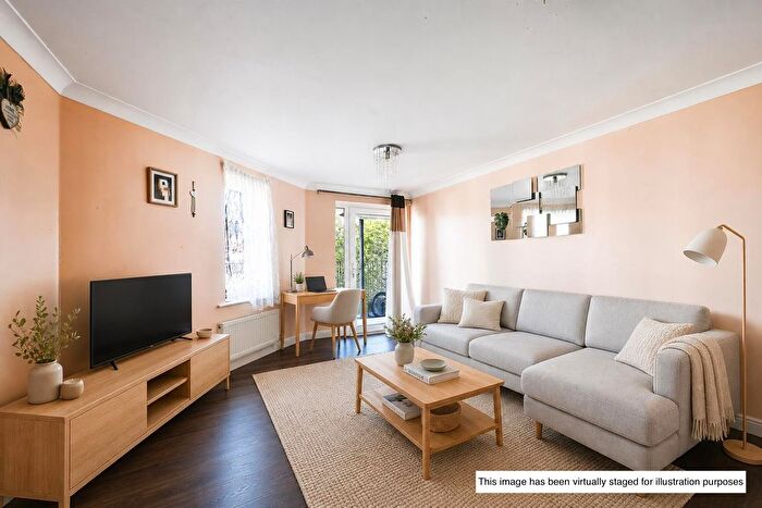 2 Bedroom Flat For Sale In Green Lanes, London, N13