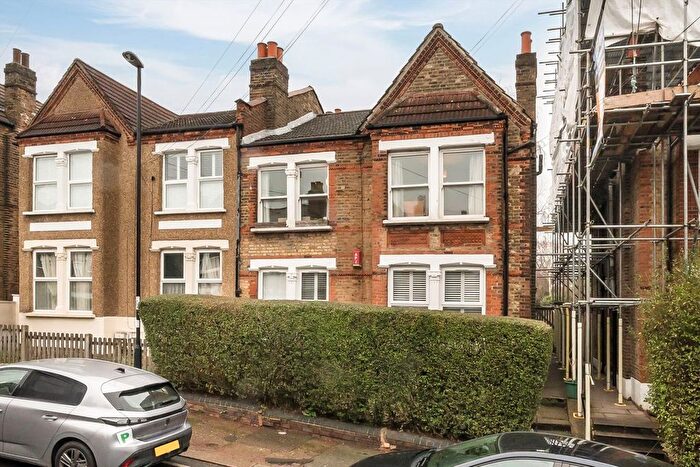 2 Bedroom Flat For Sale In Montem Road, London, SE23