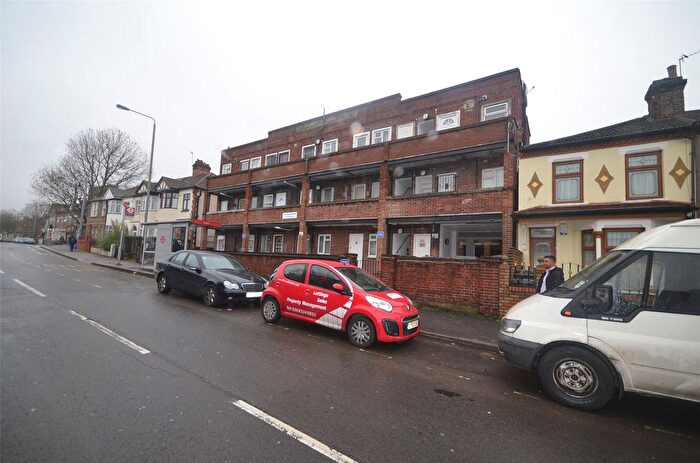 3 Bedroom Flat To Rent In Wellington Mansions, Church Road, E10