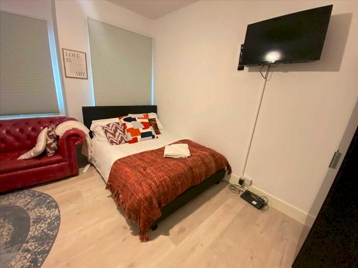 Studio To Rent In Greenford Avenue, London, W7