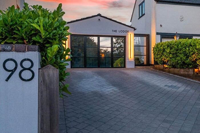 5 Bedroom Detached House For Sale In Castle Road, Hartshill, CV10