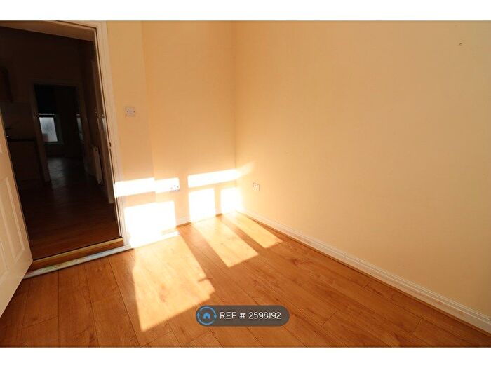 2 Bedroom Flat To Rent In Ashgrove Road, Ilford, IG3