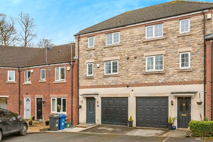 3 Bedroom Town House For Sale In Riverside Close, Conisbrough, Doncaster, DN12