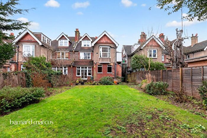 2 Bedroom Flat For Sale In Cedar Road, Sutton, SM2