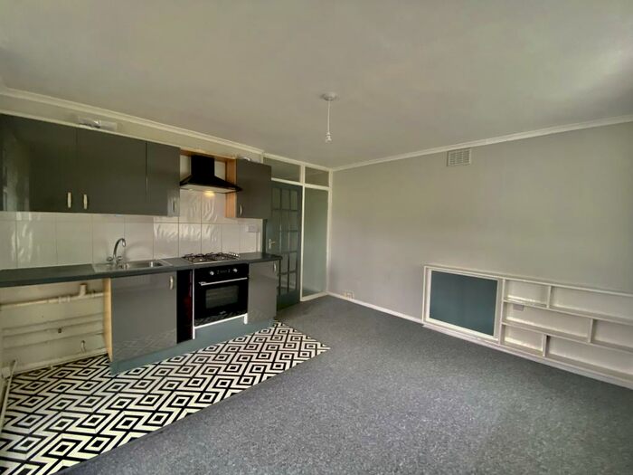 2 Bedroom Apartment To Rent In Linacre Road, Southampton, SO19