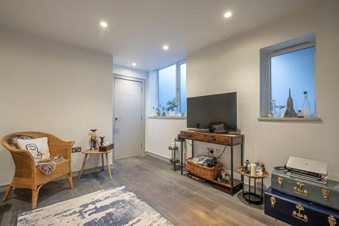 1 Bedroom Flat To Rent In King Street, Richmond, TW9