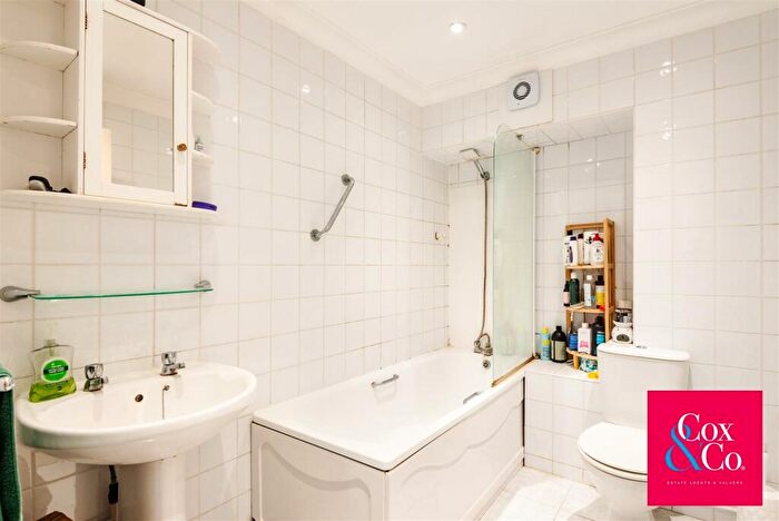 2 Bedroom Flat For Sale In Denmark Villas, Hove, BN3