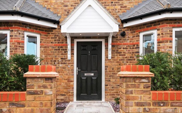 2 Bedroom Flat For Sale In Oval Road, Croydon, CR0