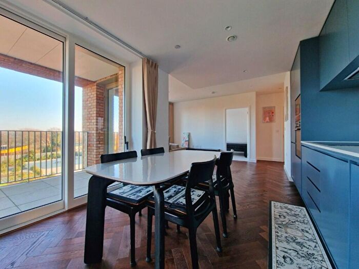 2 Bedroom Flat To Rent In Ribbon Lane, London, NW2