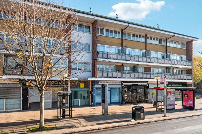 2 Bedroom Apartment For Sale In Caledonian Road, London, N1