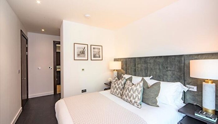 2 Bedroom Apartment To Rent In Thornes House, Charles Clowes Walk, London, City Of London, SW11