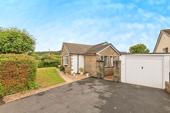 3 Bedroom Detached Bungalow For Sale In Farfield Avenue, Hepworth, Holmfirth, HD9