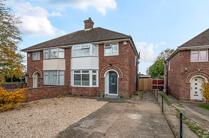 3 Bedroom Semi-Detached House For Sale In Fairlie Road, Oxford, Oxfordshire, OX4