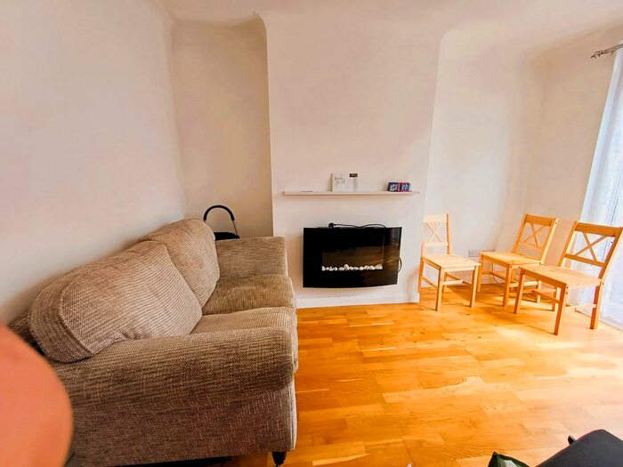 2 Bedroom Maisonette To Rent In Calne Avenue, Ilford, IG5