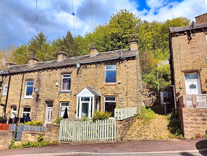 1 Bedroom End Of Terrace House For Sale In Trooper Lane, Halifax, HX3