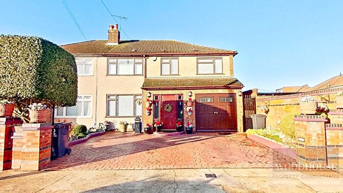 4 Bedroom Semi Detached House For Sale In Bewley Close, Cheshunt, Waltham Cross, EN8