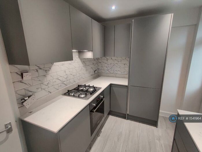 2 Bedroom Flat To Rent In Gibbon Road, London, SE15