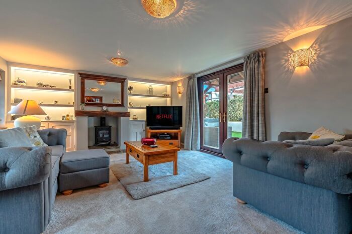 3 Bedroom Detached House To Rent In Westerleigh Road, Bristol, England, BS16