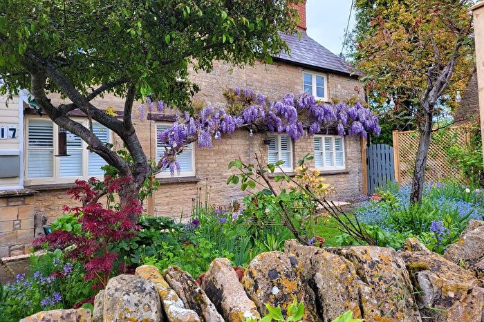 3 Bedroom Cottage For Sale In Bull Street, Aston, Bampton, OX18