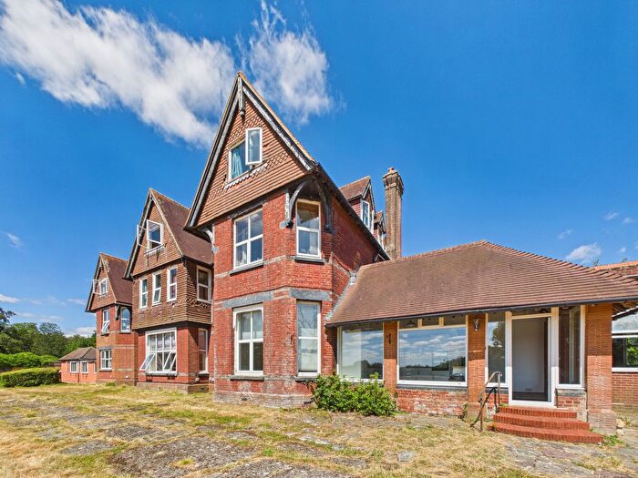 3 Bedroom Flat To Rent In Mayes Park House, Warnham, RH12