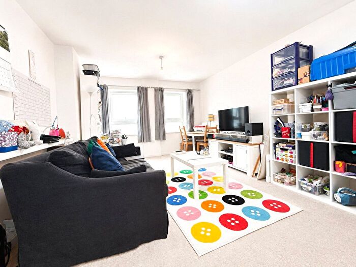 1 Bedroom Flat For Sale In Oakwood Close, London, SE13