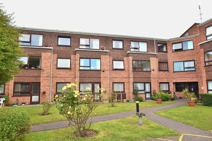 1 Bedroom Flat To Rent In Waverley House, Waverley Road, New Milton, Hampshire., BH25