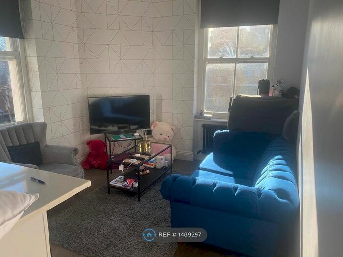 1 Bedroom Flat To Rent In Vauxhall Bridge Road, London, SW1V