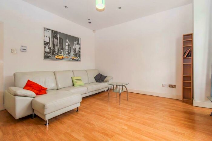 4 Bedroom Apartment To Rent In Rydston Close, London, N7