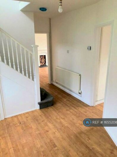 3 Bedroom Semi-Detached House To Rent In Goldstone Way, Hove, BN3